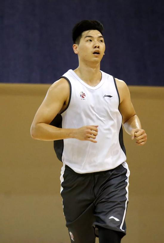 关于浙江稠州发布备战花絮，今夜防线松动，欧冠任务艰巨，赛季目标并未改变的信息-九游